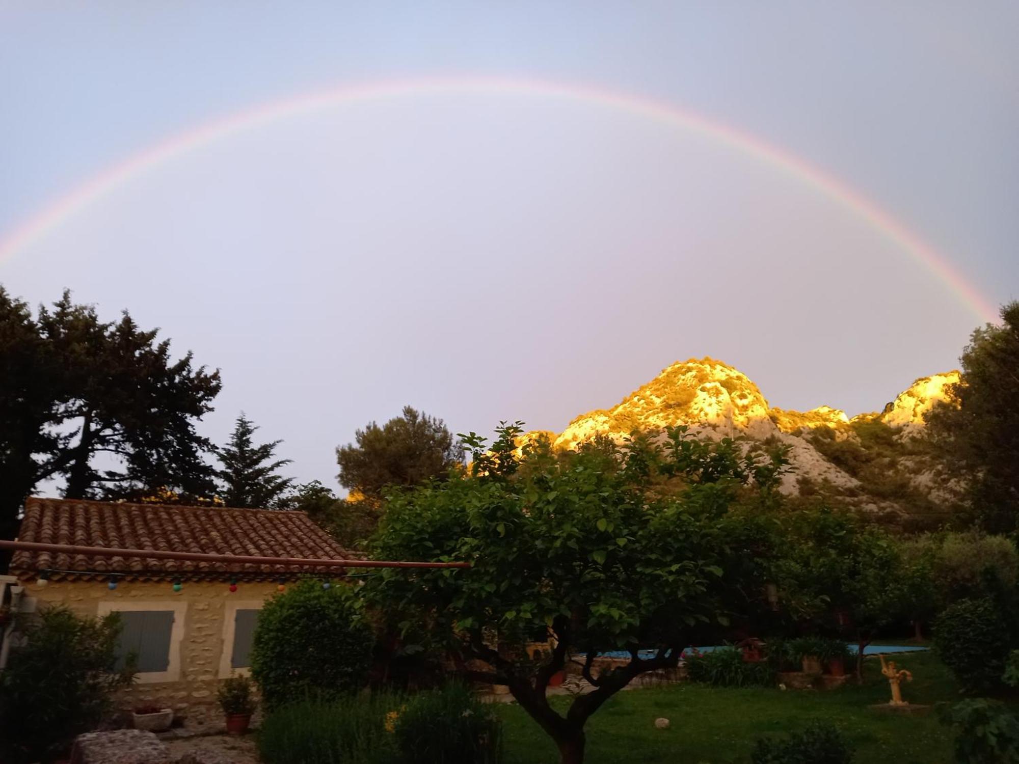 La Roulotte Du Petit Paradis Saint-Rémy-de-Provence Εξωτερικό φωτογραφία