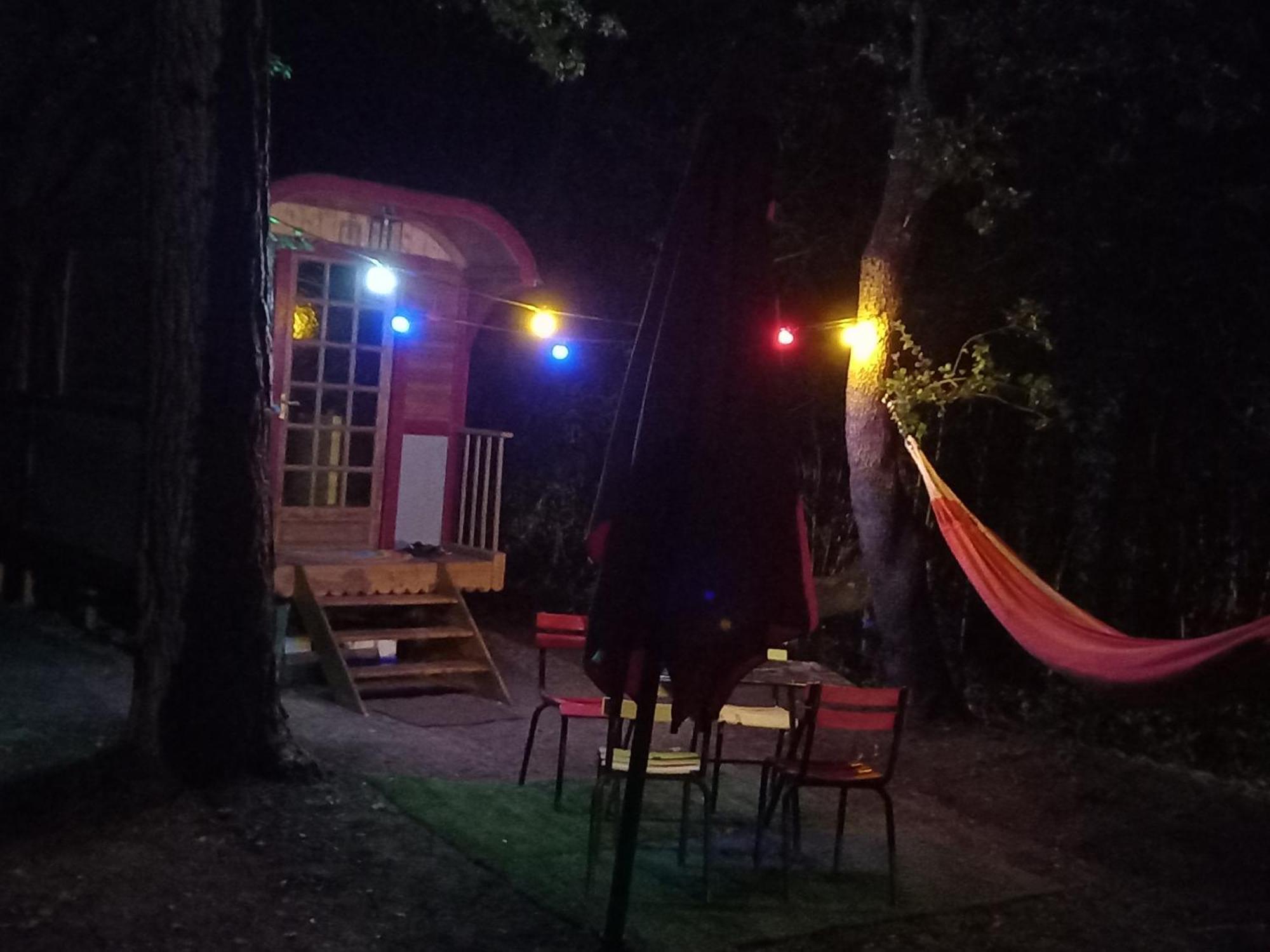 La Roulotte Du Petit Paradis Saint-Rémy-de-Provence Εξωτερικό φωτογραφία