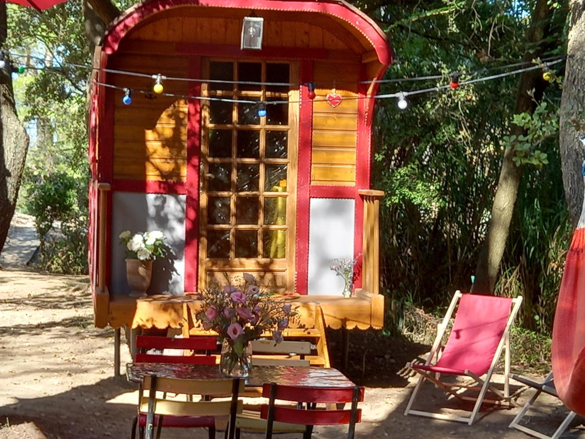 La Roulotte Du Petit Paradis Saint-Rémy-de-Provence Εξωτερικό φωτογραφία