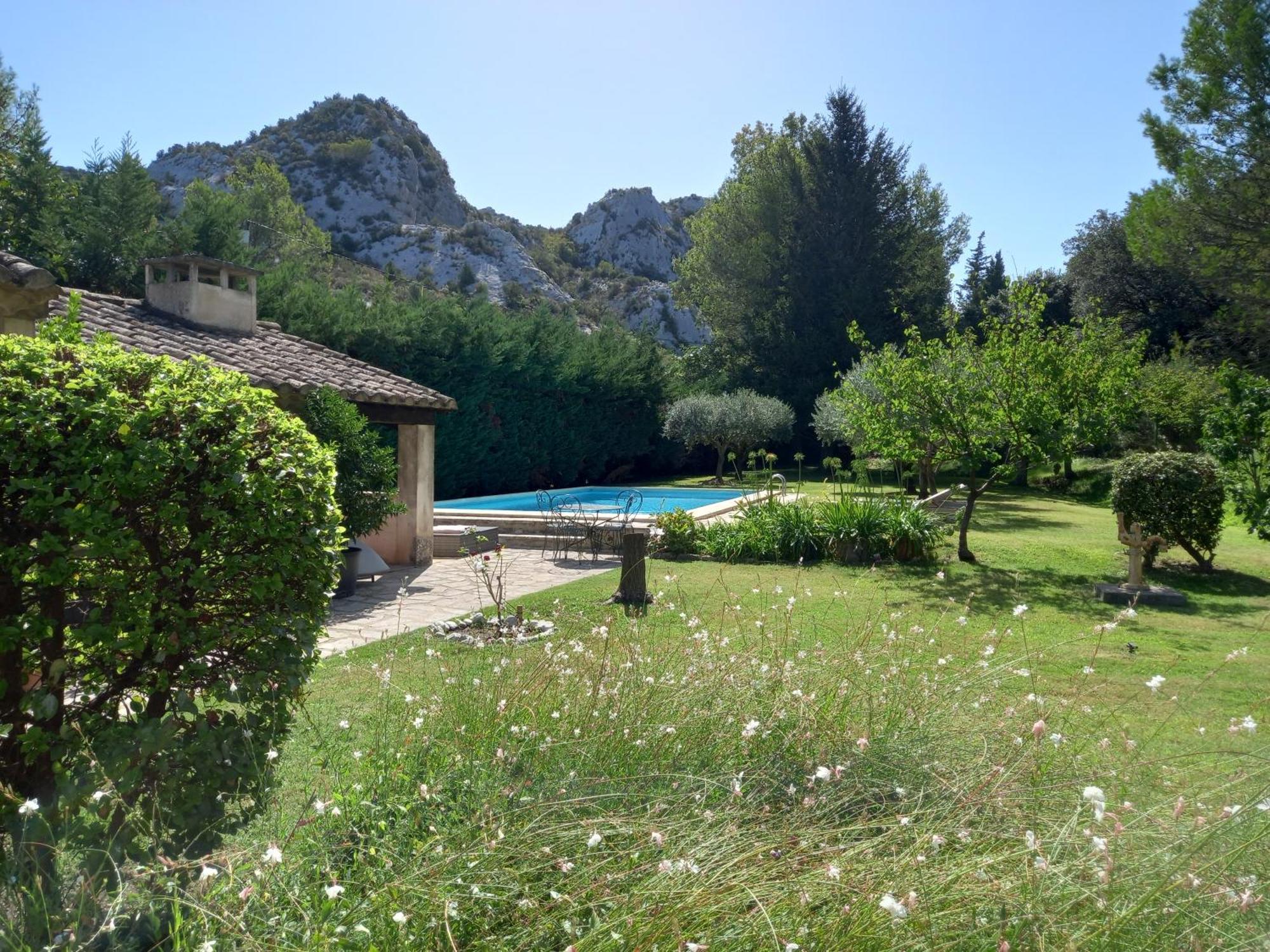 La Roulotte Du Petit Paradis Saint-Rémy-de-Provence Εξωτερικό φωτογραφία
